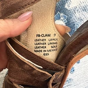 Free bird Claw sandles